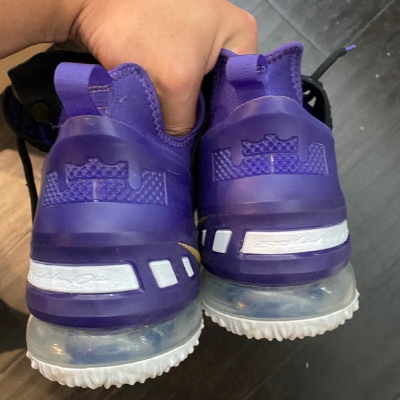 Lebron 18 - Picture 3 of 4